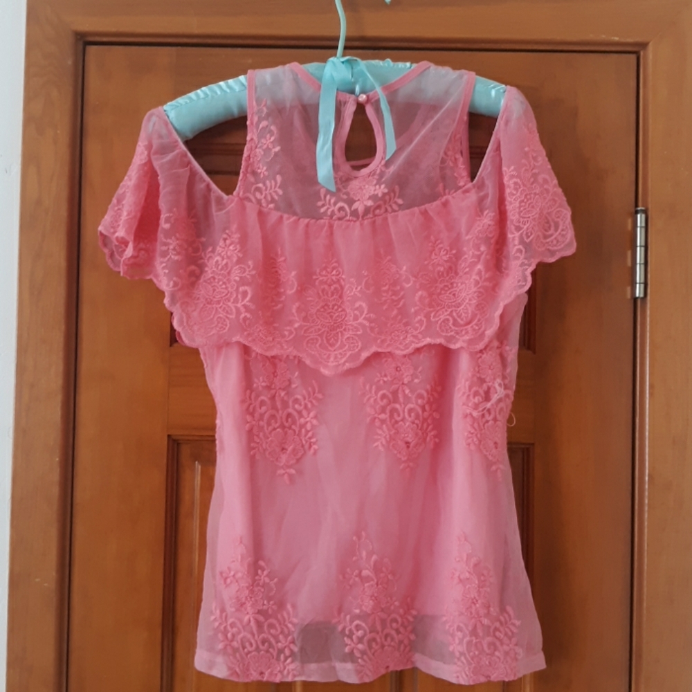 Society girl, lace super cute Women's top. - Picture 4 of 5